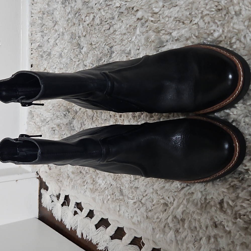 Naturalizer // Black Leather Boots - Picture 4 of 7